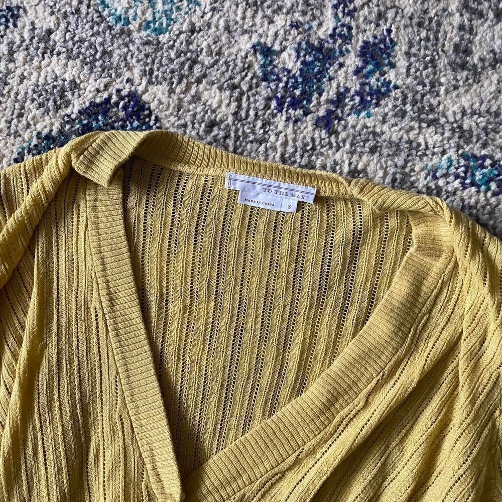 Y2K to the max size small Yellow and Gold Blouse - Picture 4 of 6